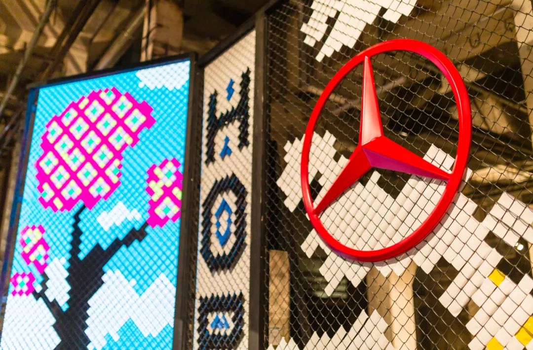 梅赛德斯奔驰 Vision EQS 与比利时时装设计师联名设计展丨德国柏林-29