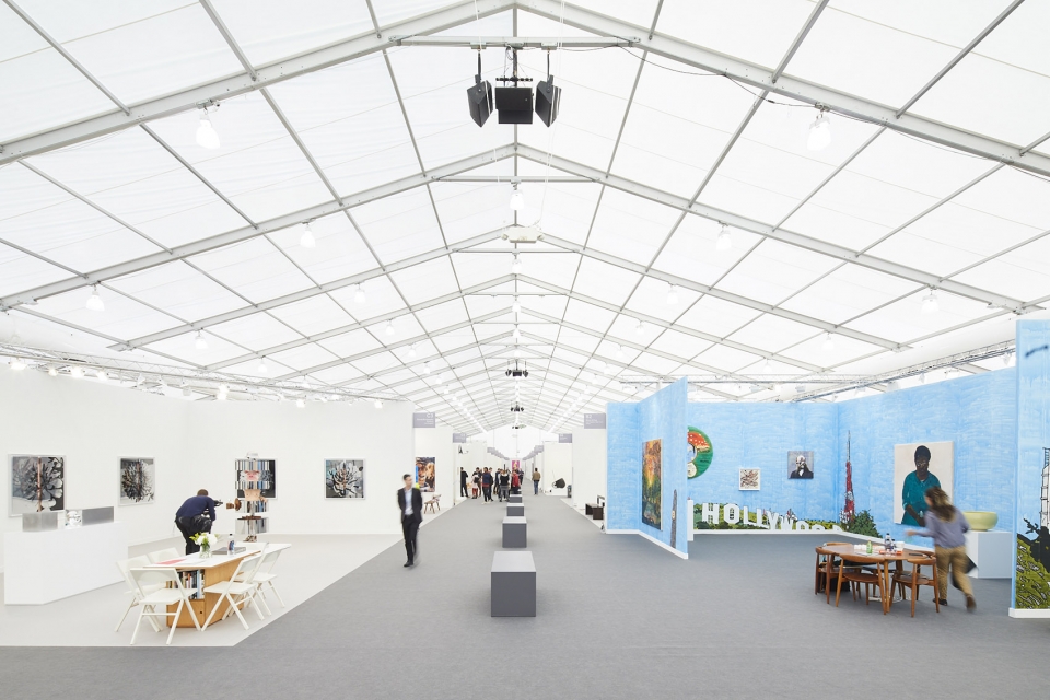 洛杉矶Frieze艺术博览会 · wHY 打造沉浸式室内外空间-22