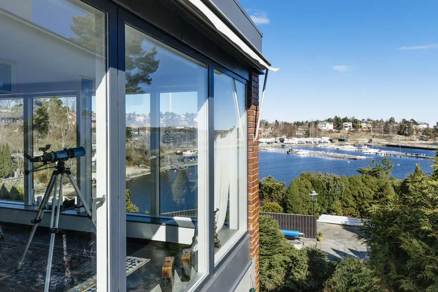 瑞典湖边现代别墅，诠释极致生活品味-13