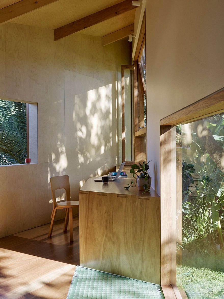 Modern Treehouse Designed as a “Weekender in the Backyard” for a Young Couple-19