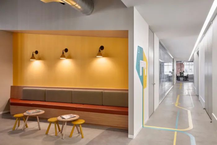 将色彩作为实用的导向辅助，更敏锐地表达了公司的年轻精神-11