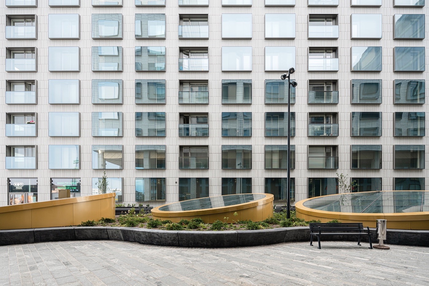 芬兰赫尔辛基 Tripla 购物中心绿色景观设计-3