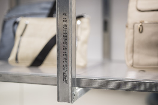 巴塞罗那某商店金属型材改造货架项目丨西班牙巴塞罗那丨Dear Design-34