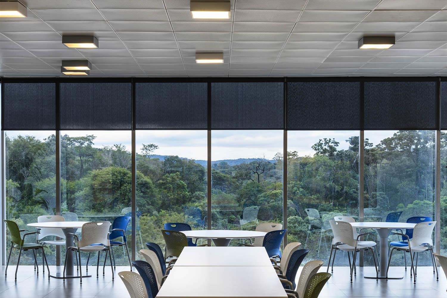 巴西 SP 办公室设计 · 木质与玻璃的完美融合-6