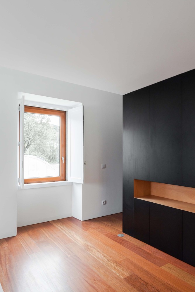 里斯本洛里什住宅 · 旧建筑新生命,彩色空间营造生活美学-31