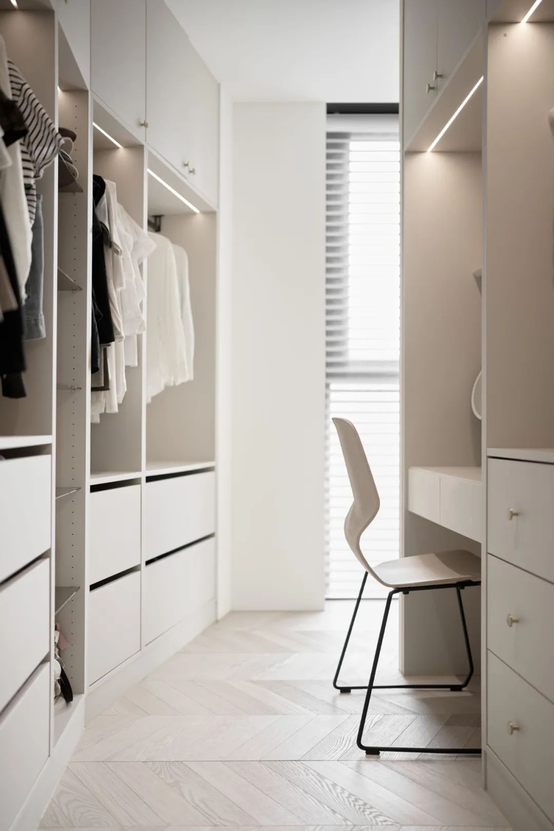 现代黑白灰搭配的北欧风住宅丨工作室-51