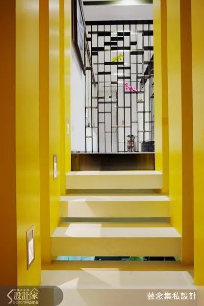 四间超吸眼球的独栋豪宅设计!旋转楼梯、高级酒窖与景观沐浴空间应有尽有-37