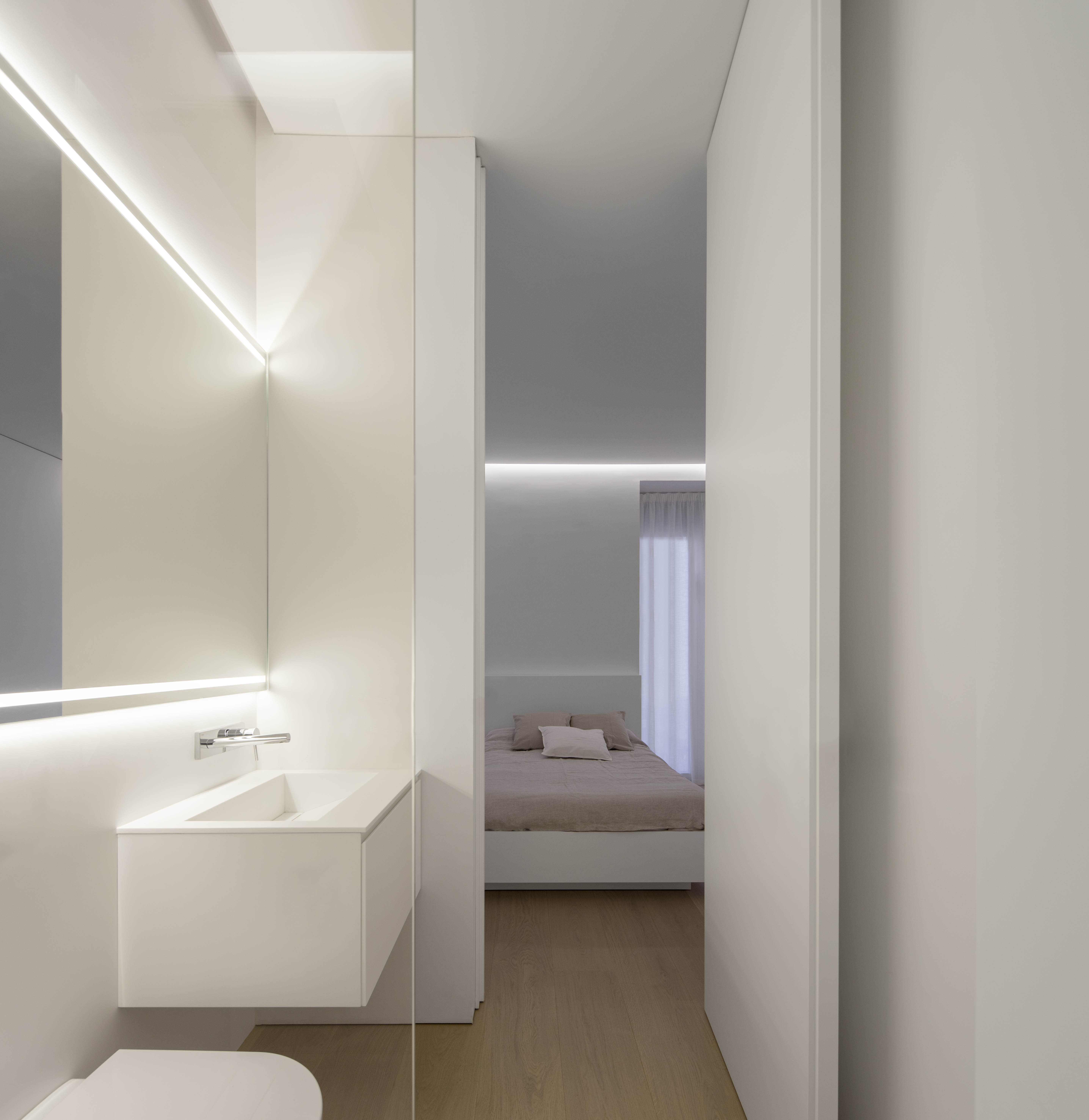 城市中心的蓝色花园别墅设计-23