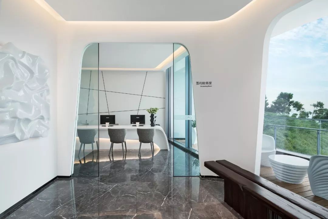 悬崖上的艺术馆 | 山海之间的白色梦幻空间-29