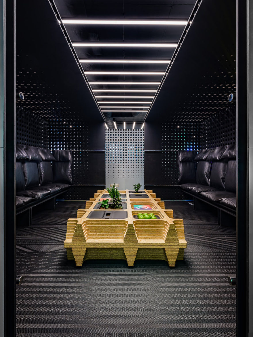 安哥拉 Arpino 总部设计 | 铝制隧道与环保材料打造创意办公空间-40