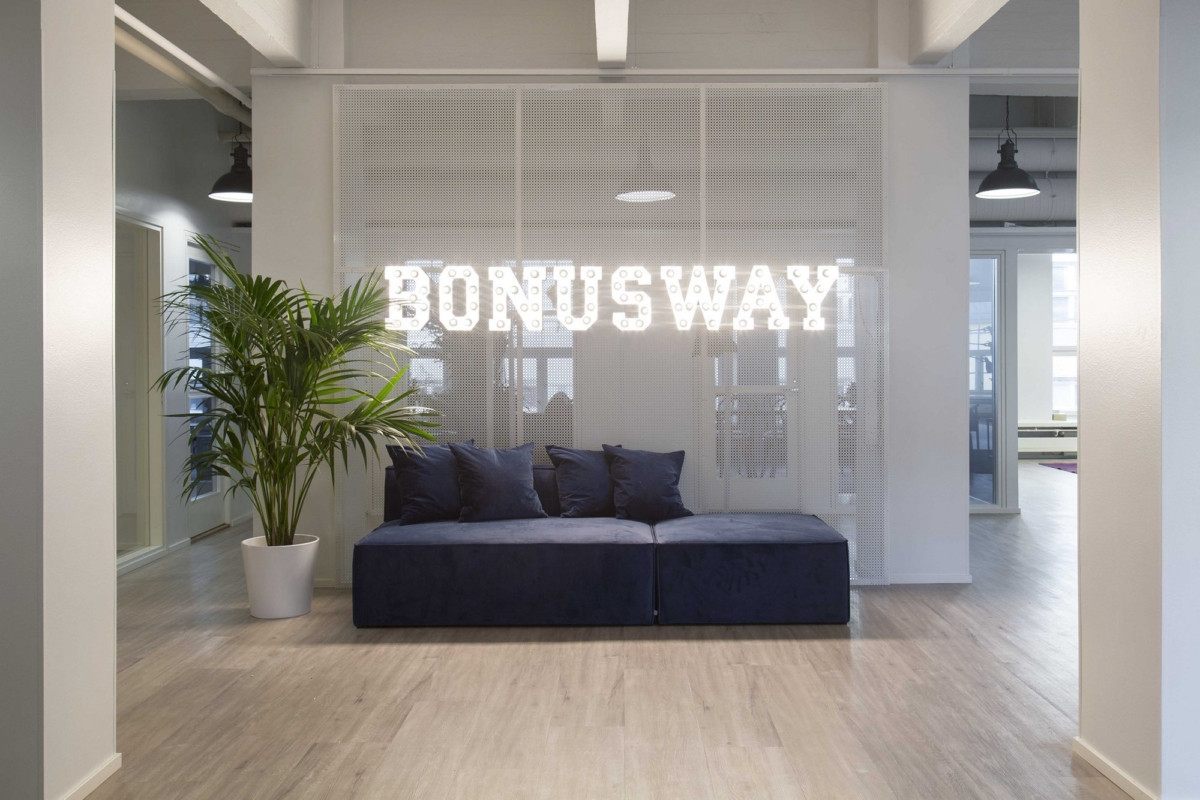 芬兰赫尔辛基 Bonusway 办公室 - 温馨家居式工作空间-9