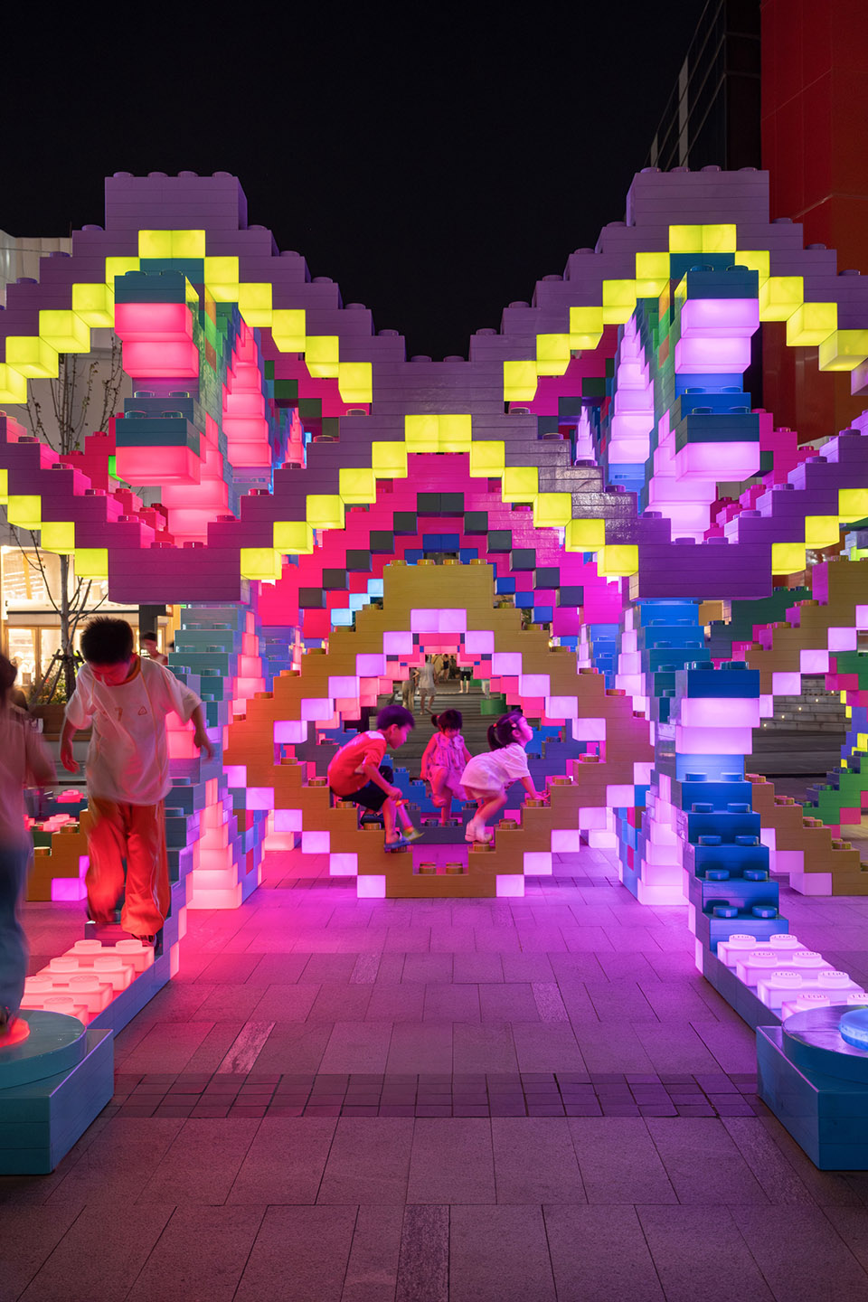 乐高® “世界玩乐节” – 《织光乐园》公共艺术装置丨中国上海丨大星吉子-65