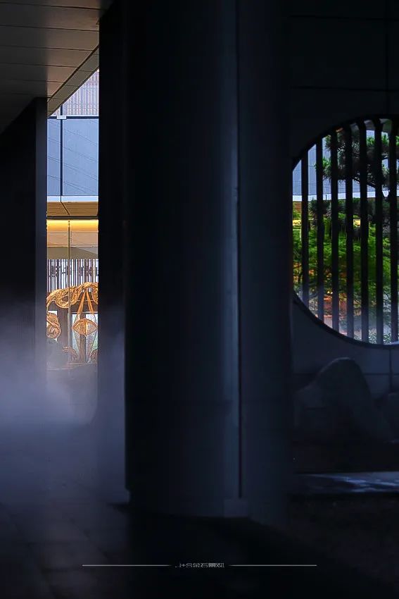 南京长江之舟华邑酒店中庭 | 融山水之景,显古典园林之美-32