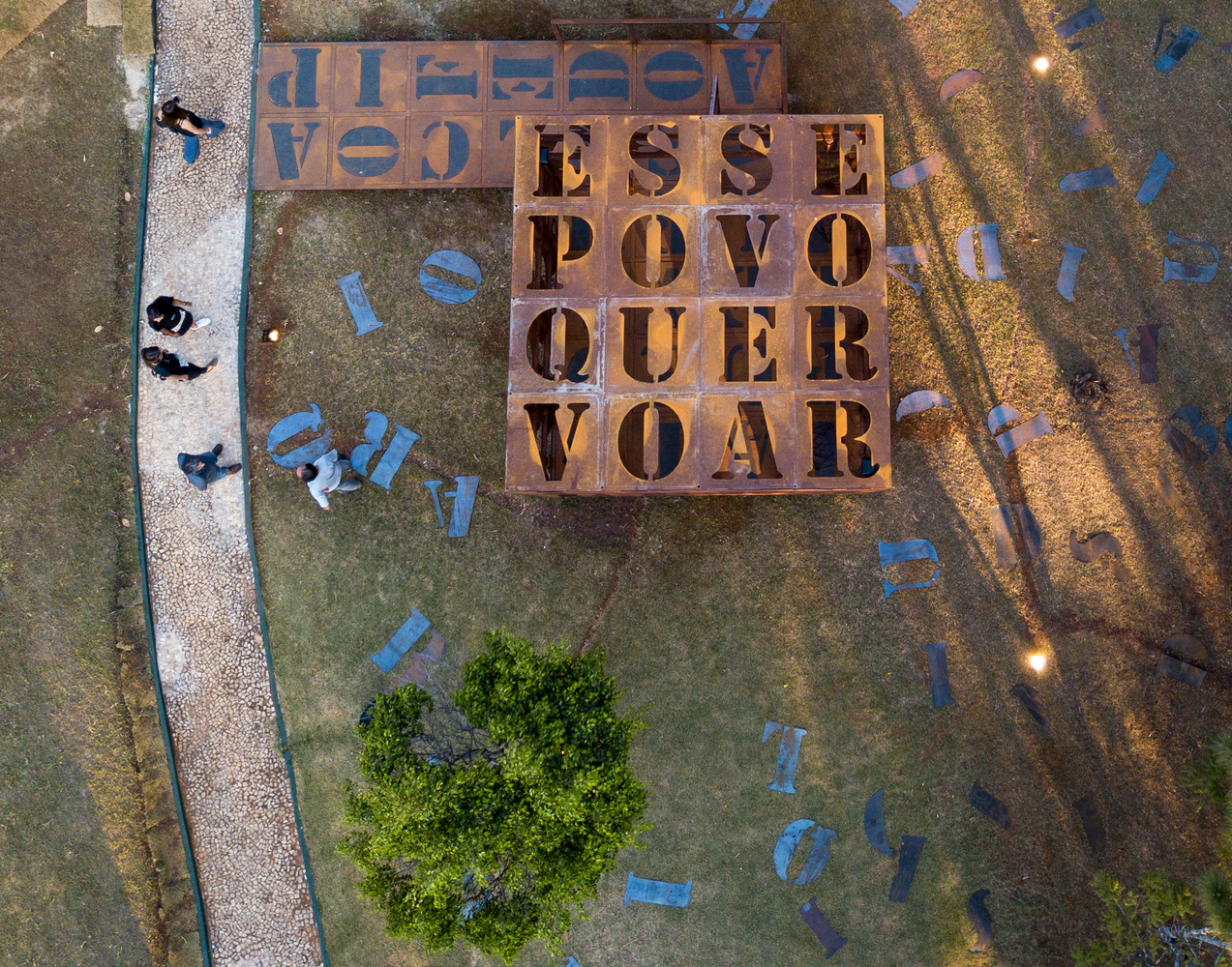 立方诗境 · 巴西 CUBOESIA & STEEL GARDEN 多感官空间艺术-15