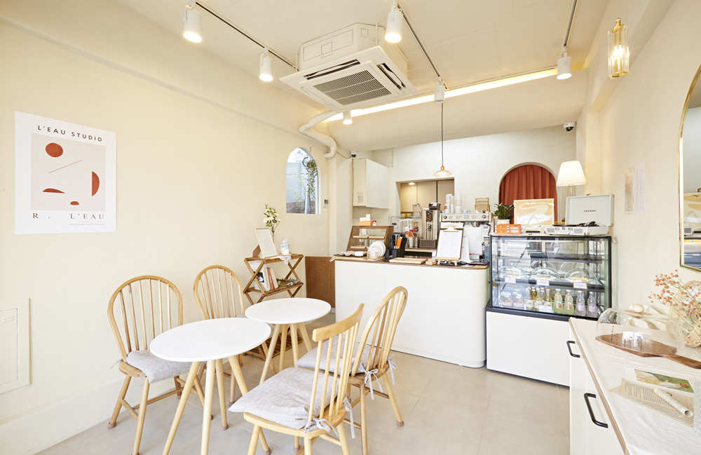 极简 8 坪咖啡厅，展现精致设计魅力-4