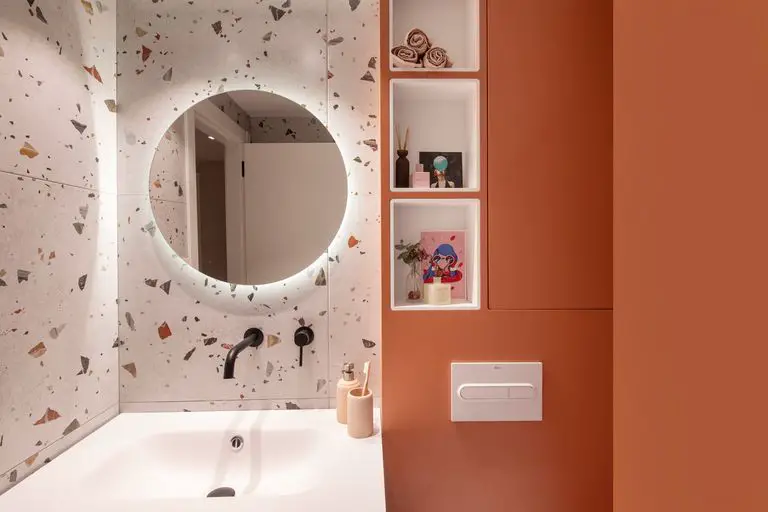 旋转家具打造开放式厨房,绿色与陶土色彩的巧妙运用-22