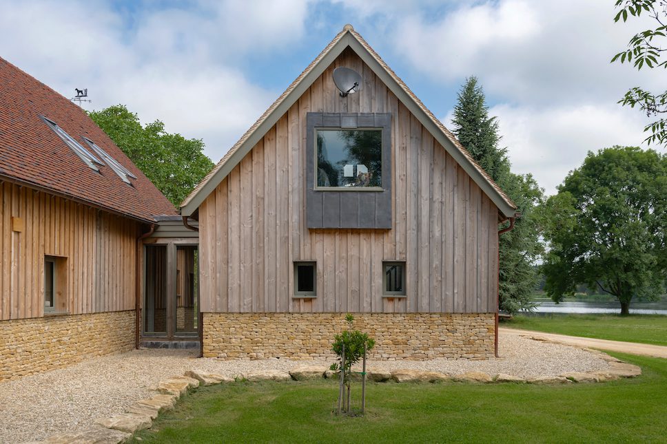 Corston带来建筑细节的湖滨住宅-1