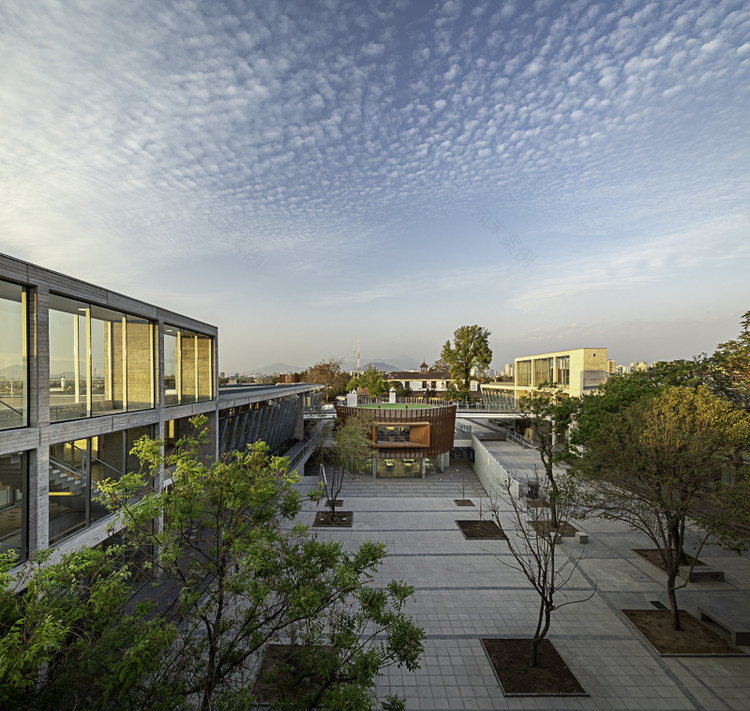 智利圣地亚哥贫困社区新市政厅建筑-2