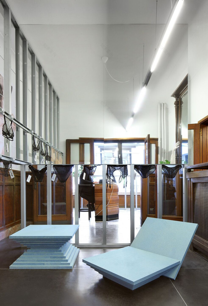 旧烘焙坊中的精美内衣店-39