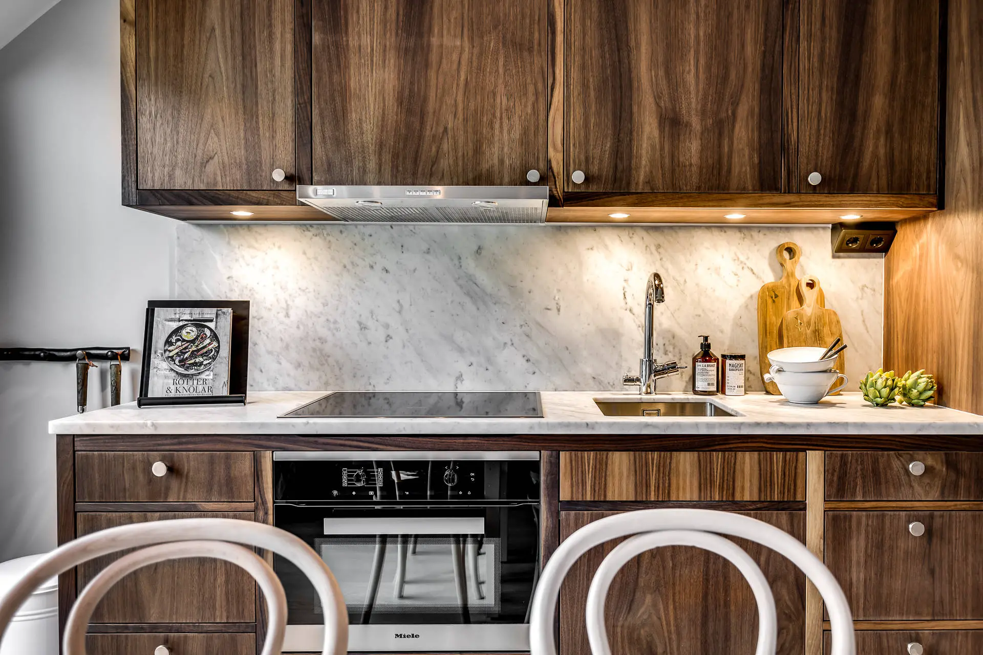 同一大厦内的三套风格统一又各具特色的公寓设计-8