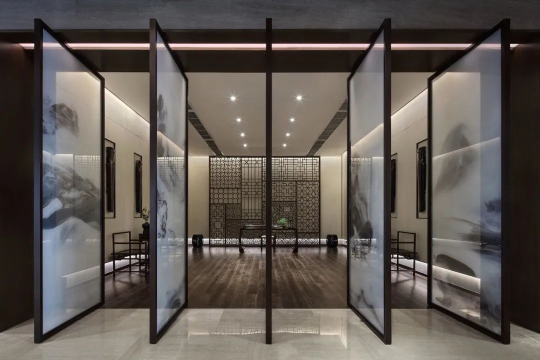 青岛协信天骄观澜售楼处 | 水光韵律的简奢空间-48