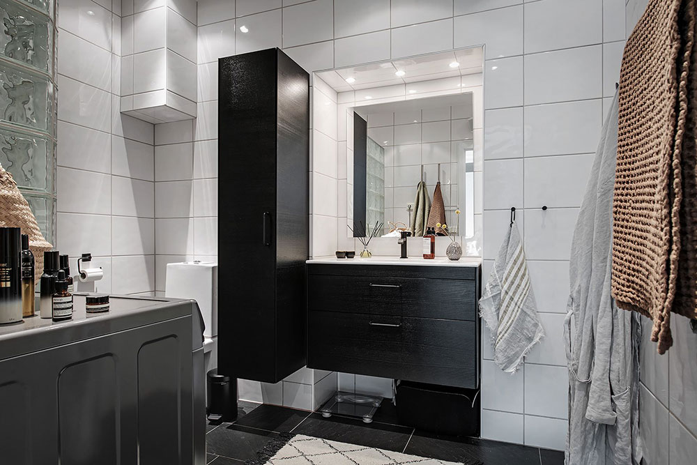 哥德堡优雅灰白公寓,复古门设计瞩目-26