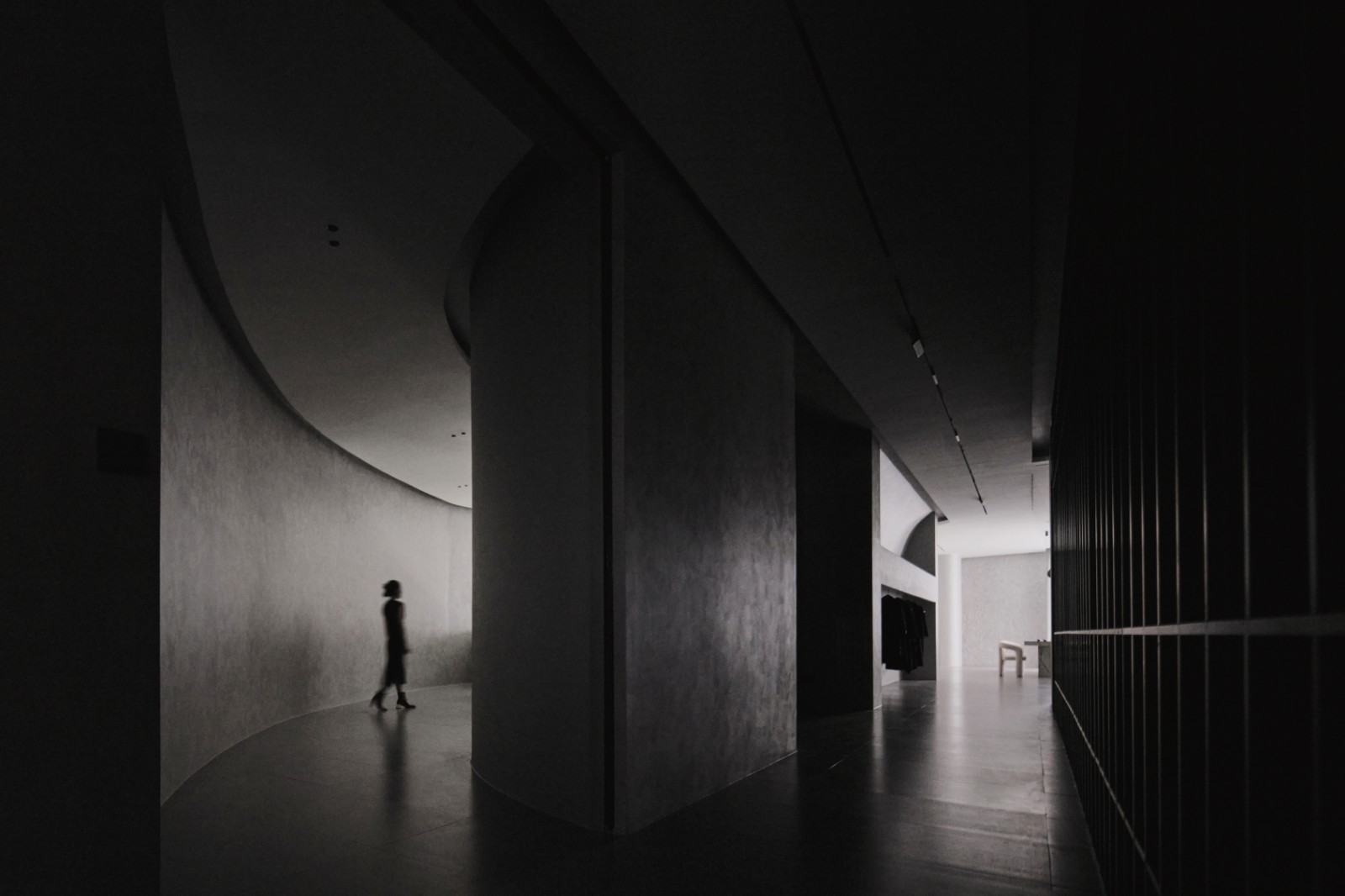 空间承载未来 · 五集服装展厅设计-23