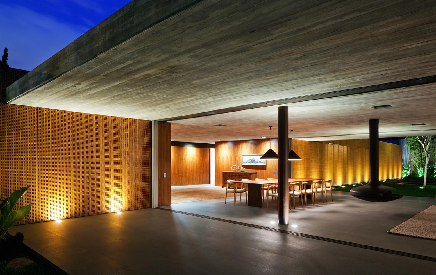 巴西圣保罗 Casa V4 住宅设计 | 绿色庭院与现代建筑的完美融合-14