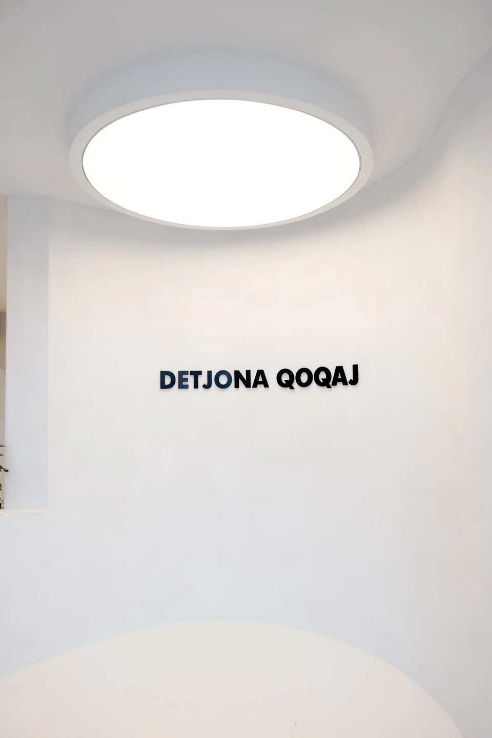 Detjona Qoqaj 化妆工作室展厅丨PHI+ARCHITECTS-14