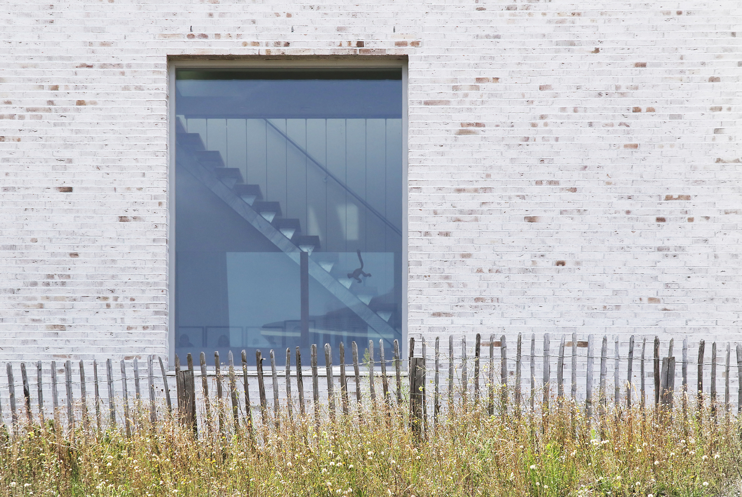 荷兰沙丘上的现代“岩石”别墅-23