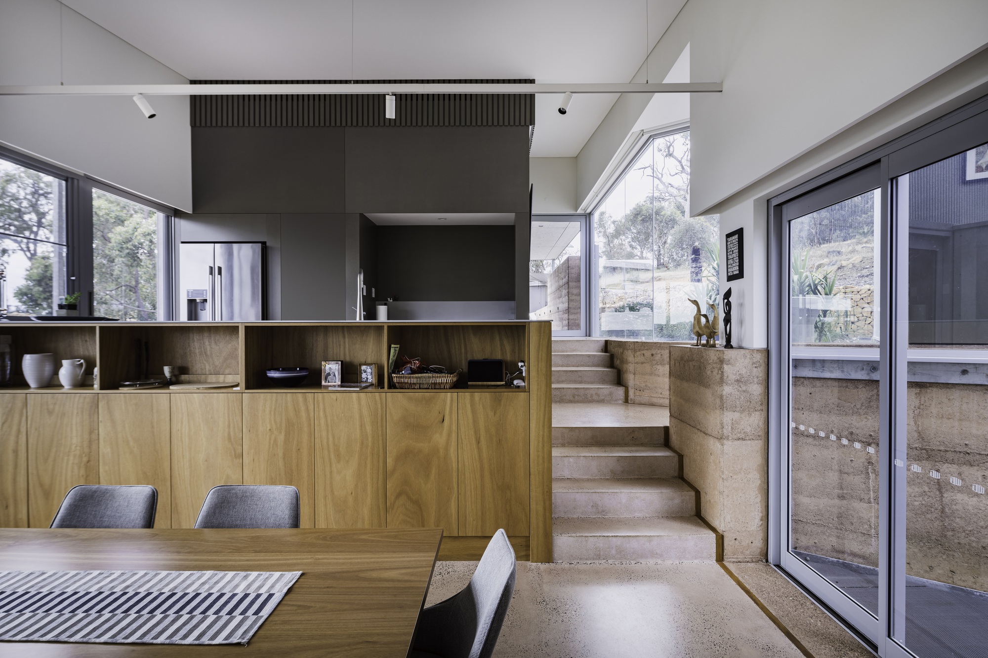 快速成交房屋交易；快速完成房屋买卖（注：Rapid Close House 不是常见标准表达，推测可能是在房产交易语境中表示快速完成房屋买卖流程，这里给出一种较合理的理解翻译） 丨Philip Stejskal Architecture-10