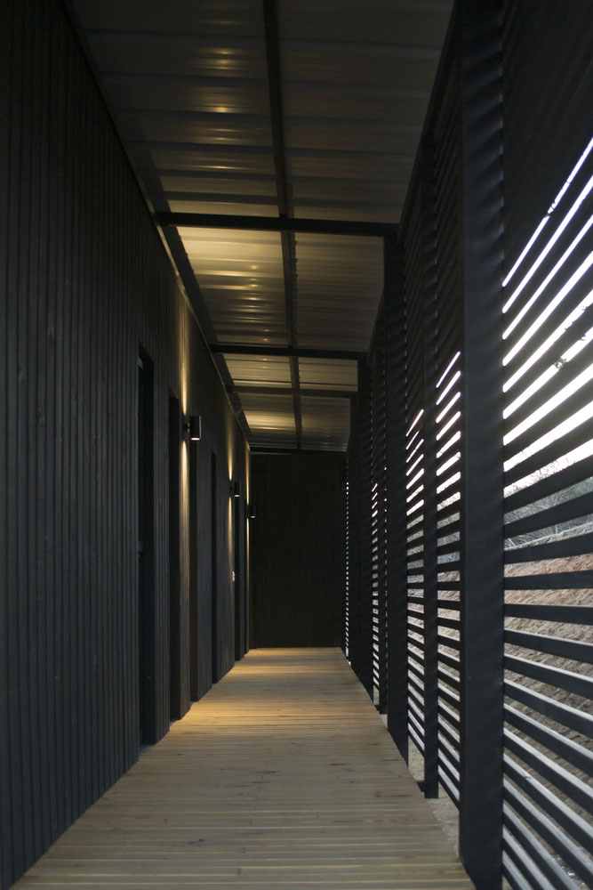 智利瓦尔帕莱索 90 平米现代度假屋，木质与玻璃的生态对话-20