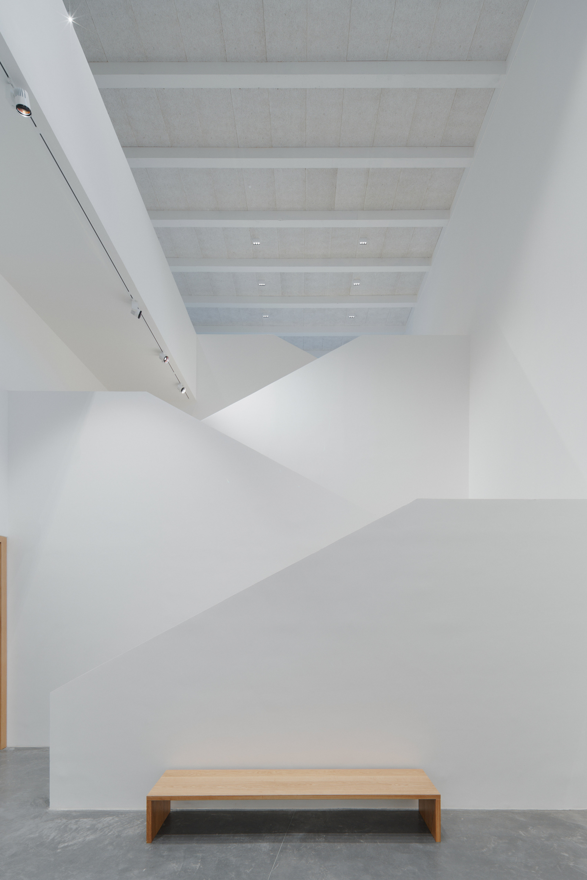 欧比松挂毯博物馆扩建项目
注:E·tension结合语境推测可能是Extension(扩建、扩展)的拼写错误,所以给出这样的翻译 丨法国丨Projectiles-33