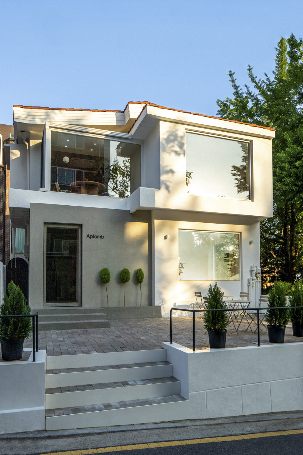 首尔白色与原木高级男装店 尽显简约魅力-18