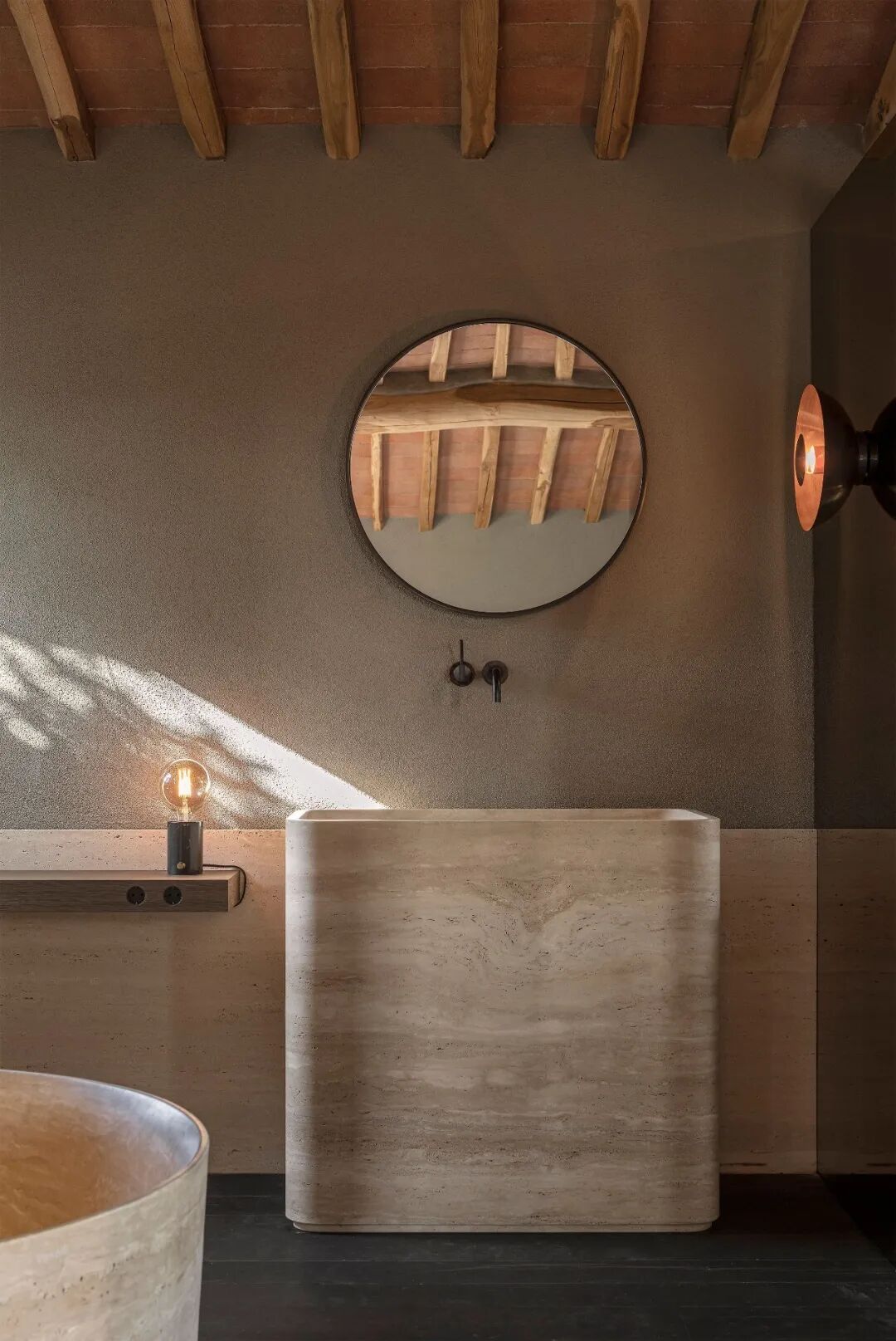 卡萨拉斯玛格丽塔斯公寓（Casa常见指房子、公寓等，由于缺乏更多背景信息，一般以公寓来常见处理，但根据具体场景这里也可能表示其他场所；Las Margaritas音译过来是拉斯玛格丽塔斯 ，它可能是具体的人名、地名等，可根据实际情况进一步确认指代对象及更合适的译法，如果是酒店、度假村等也可纠正信息重新让我翻译 ）丨哥伦比亚丨Trópico Arquitectura-84