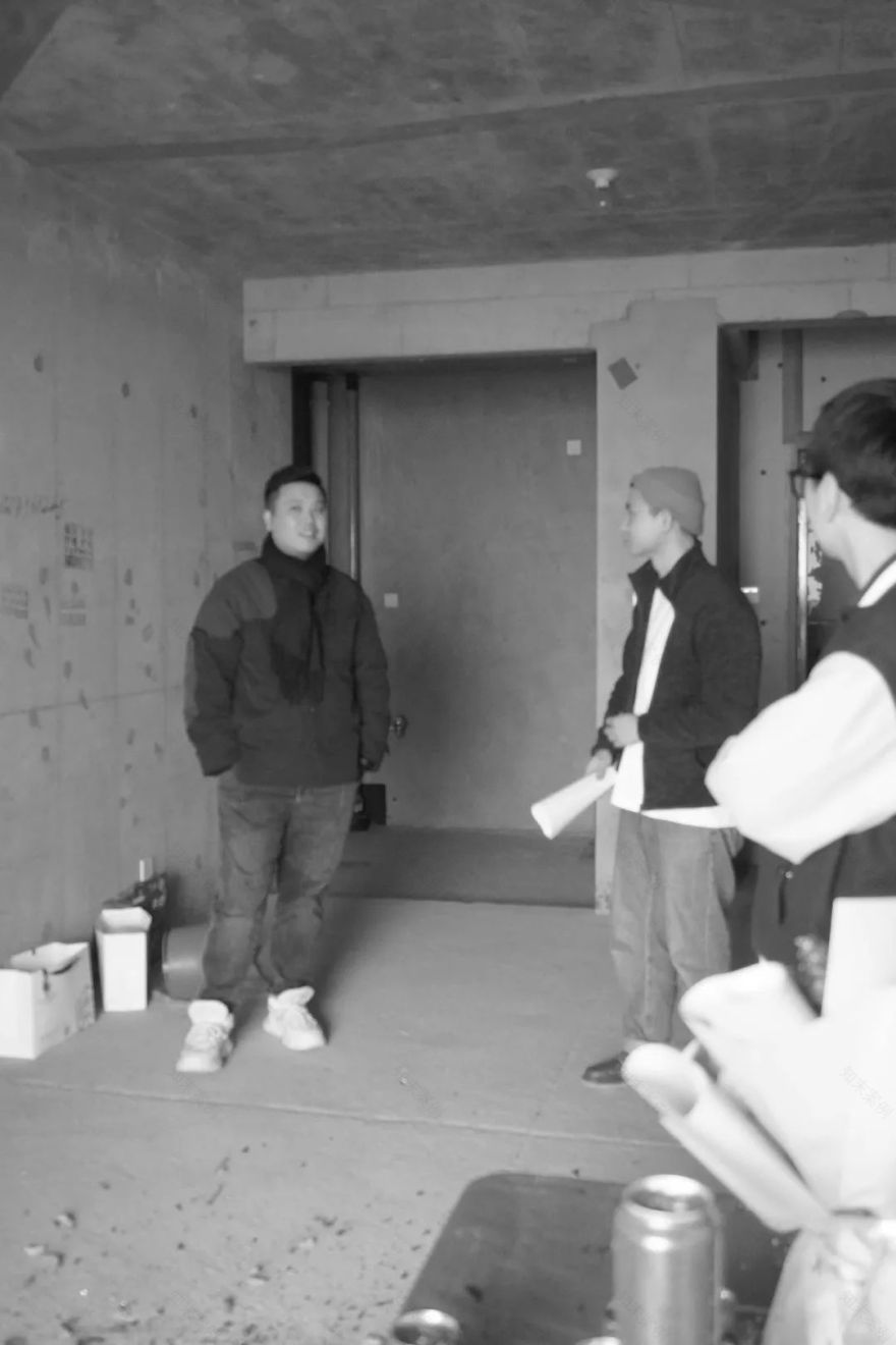 原始粗狂的混凝土裸顶遇上紧凑小三房,这酷酷的松弛感真让人着迷丨中国长沙丨東乙建设-141