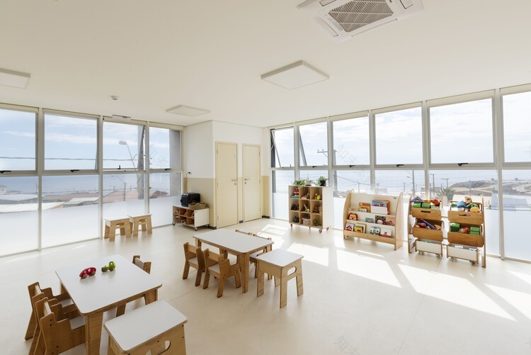 Jardín infantil y sala cuna Golondrina de Valparaíso / Pedro Lomboy Castillo | ArchDaily en Español-45