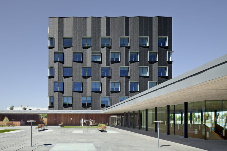 Banc Sabadell Headquarters  Bach Arquitectes-13