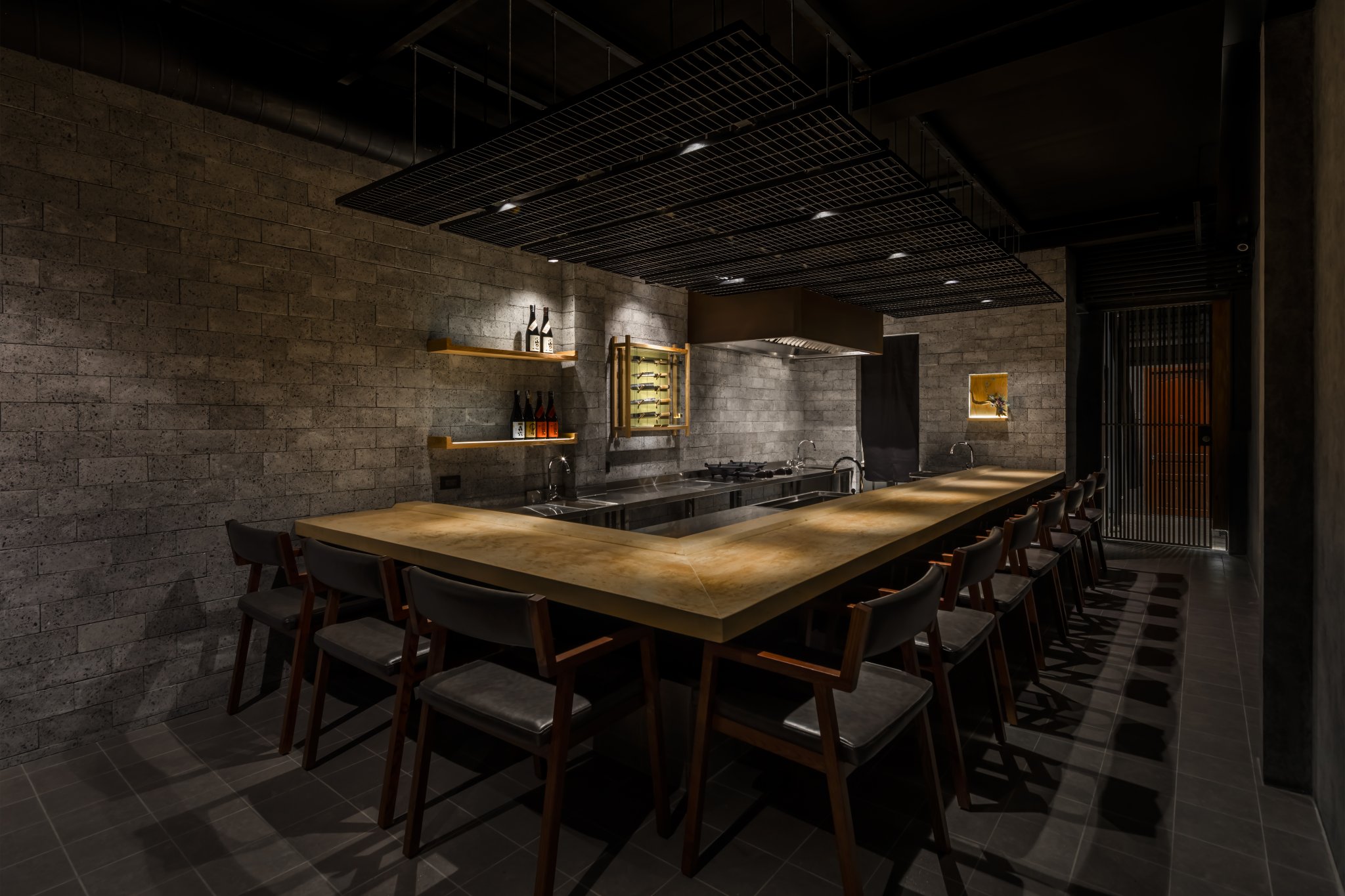 河内小巷里的隐秘寿司店丨越南胡志明市丨Kawaguchi Atsushi-12