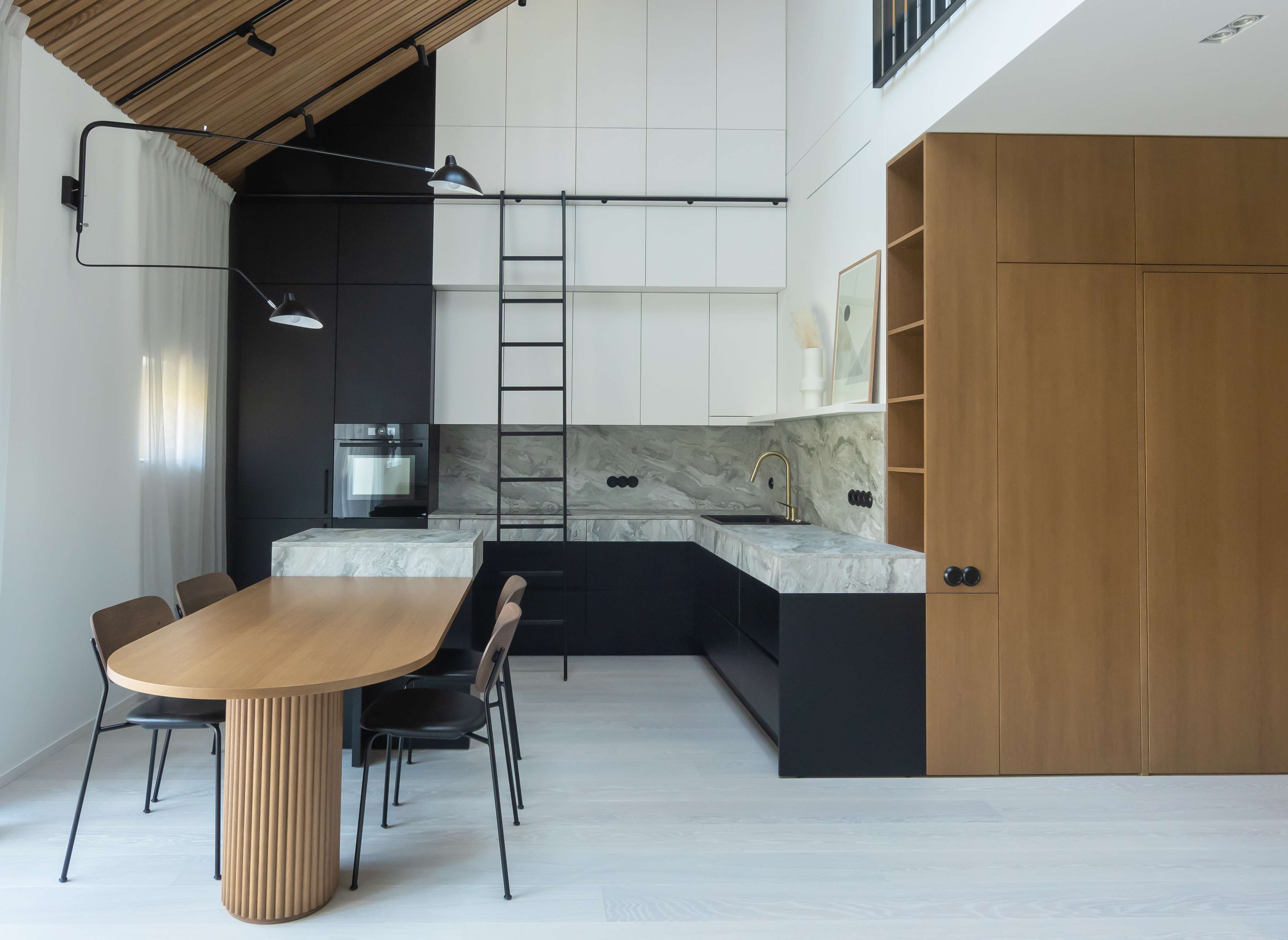 Butas prie upės InArch-8