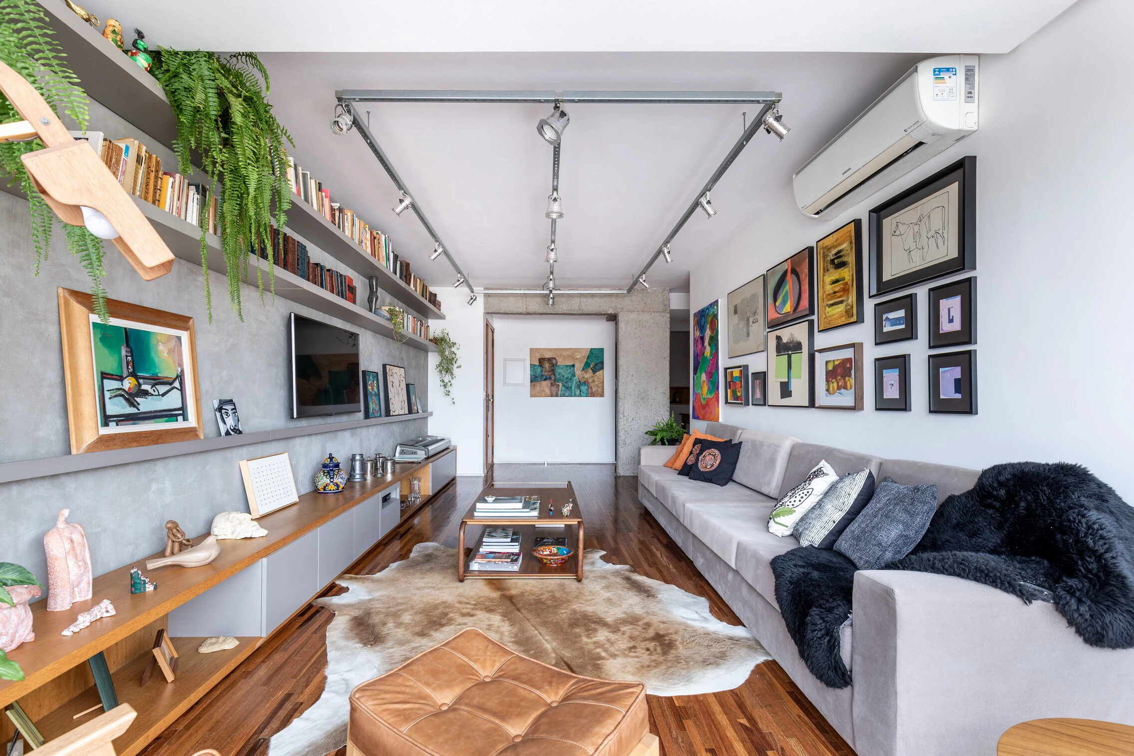 自然材料与多功能隔墙打造 85 平米公寓-22