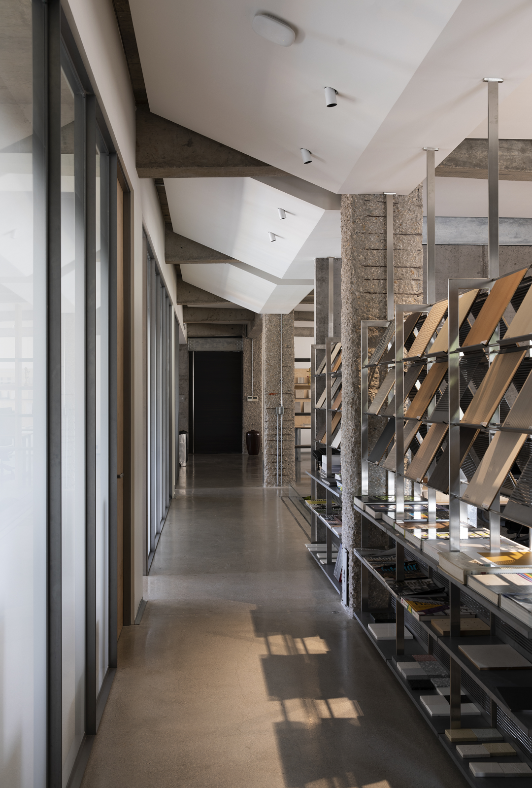 岩肆拾陸號 · 秩序且深邃的场域丨中国厦门丨岩肆拾陆号建筑装饰设计（厦门）有限公司-8