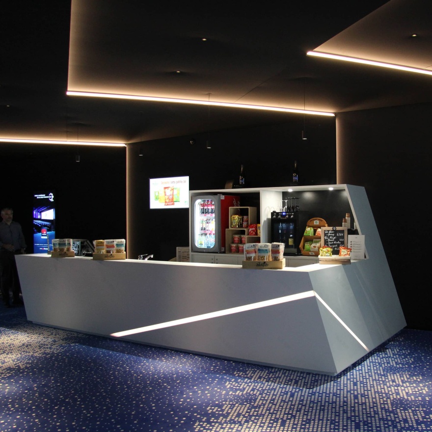 冰吧;冰酒吧
注:ICE BAR常见有两种表意,在不同语境中可能分别代表家庭用的小冰吧设备,或是以冰为主题、用冰打造装饰等的酒吧,如果有更具体的语境,可得出更精准的释义这里是按常见含义给出,未违反单一结果原则 丨ABP ARCHITECTES-17