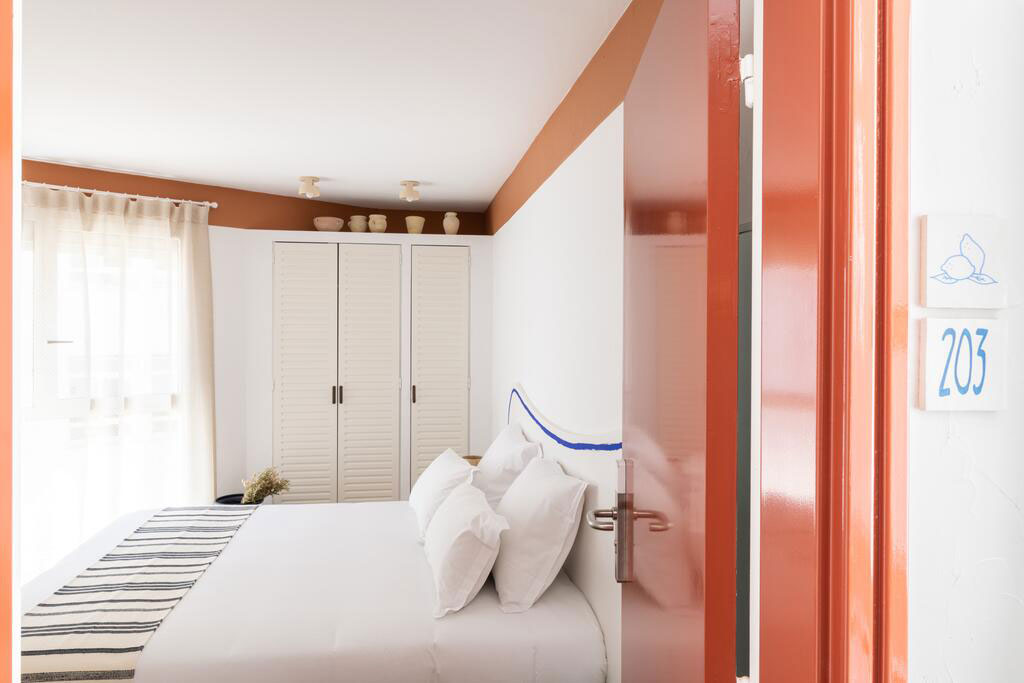 南法海岸的明亮度假酒店设计-8