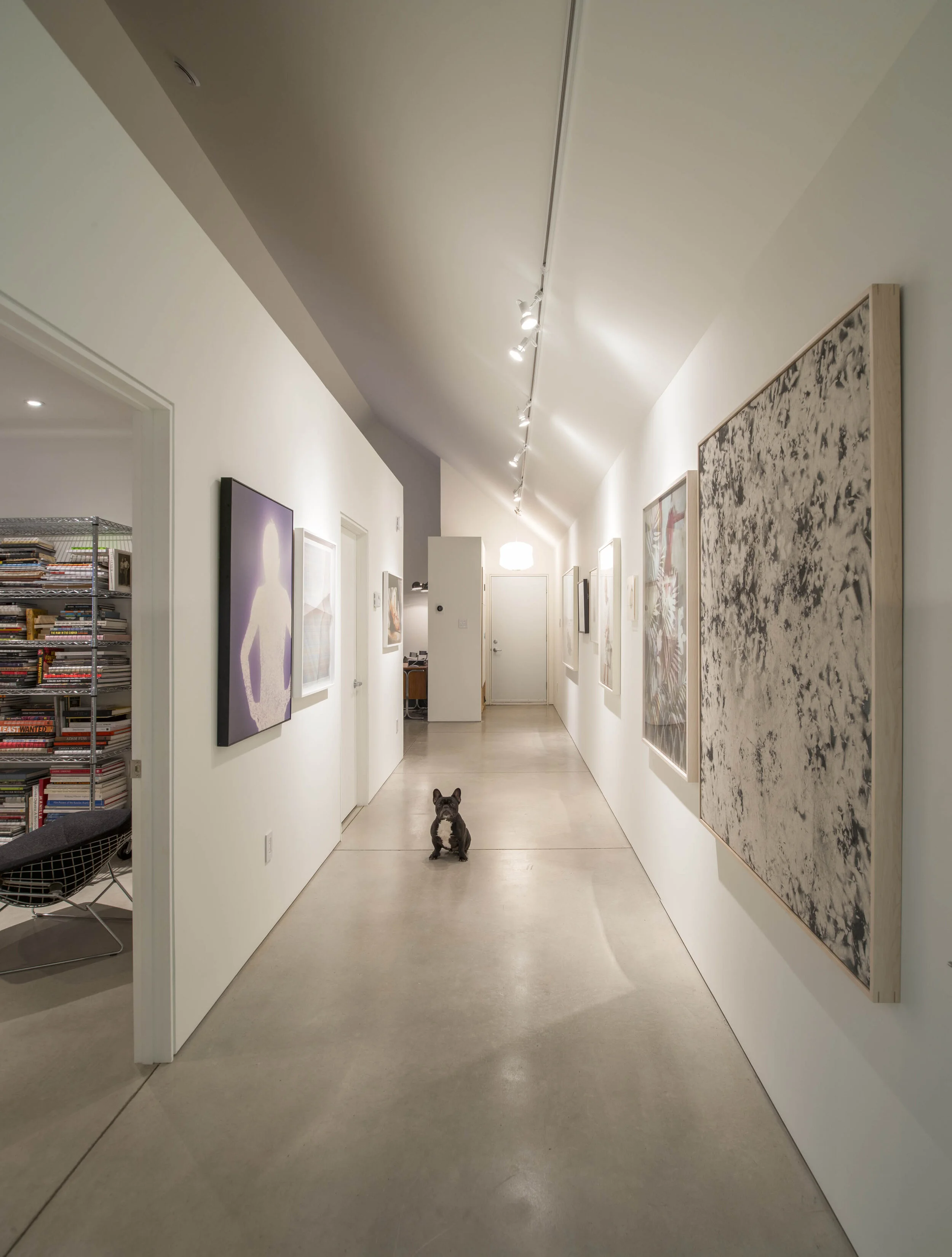 黑三角屋· OG （注：Gables常见义为三角墙 ，Black Gables可理解为有黑色三角墙之类建筑特点的地方，直译为黑三角屋 ；OG若在这里不清楚是否为某个特定品牌、名称、术语等的缩写，在无更多背景时保留） 丨加拿大丨Omar Gandhi,Peter Braithwaite-5