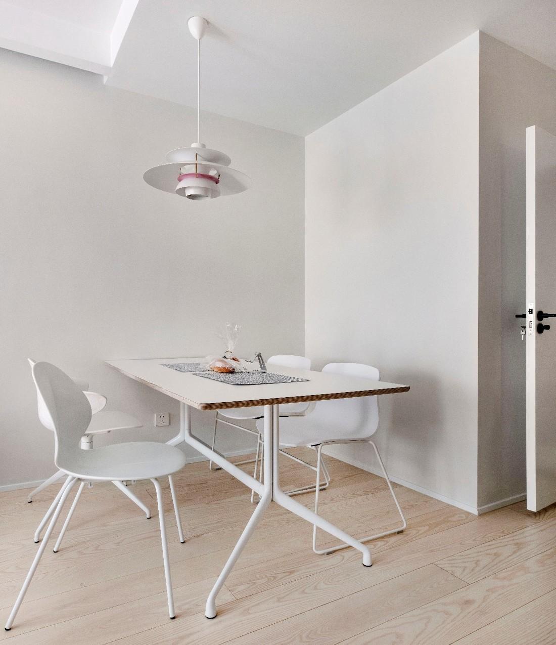 弧形长廊引导的现代家居设计-21