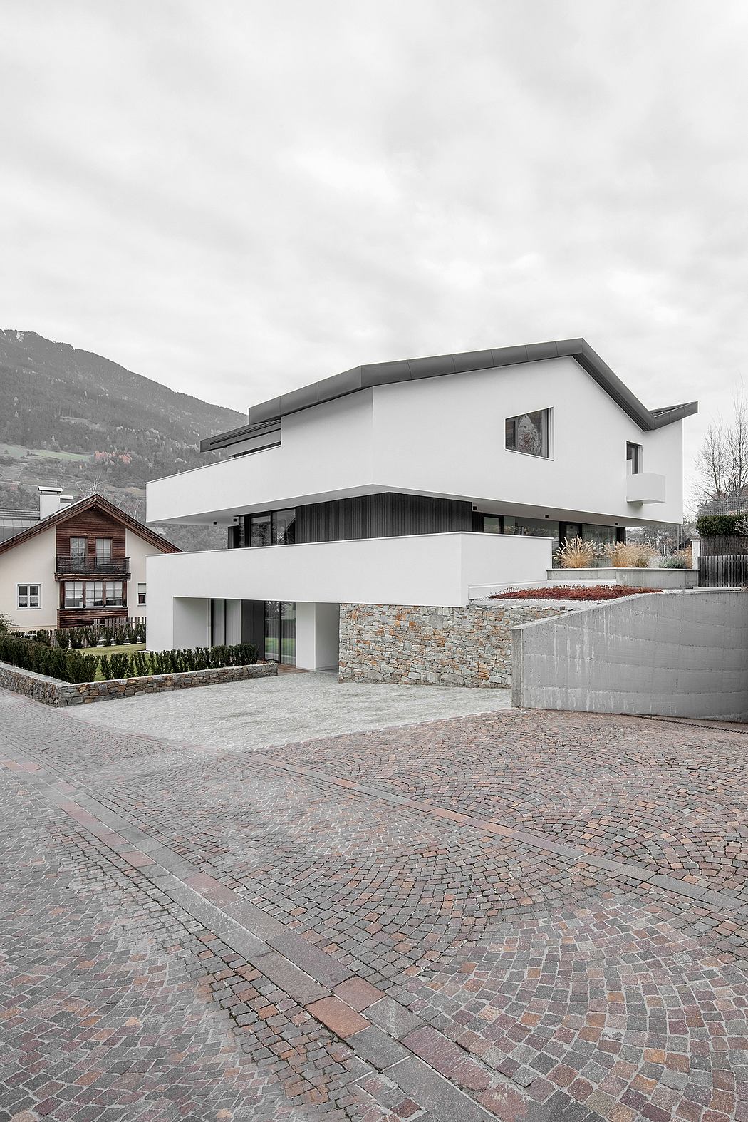 意大利 Bri·en 山谷中的现代三层住宅设计丨Raum3 Architekten-8