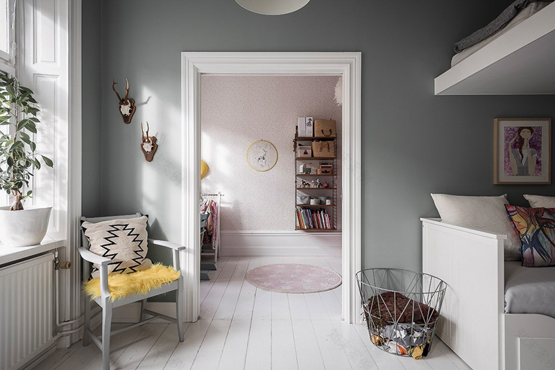 斯德哥尔摩 73 平米创意公寓 | 大胆墙纸与明亮装饰-13