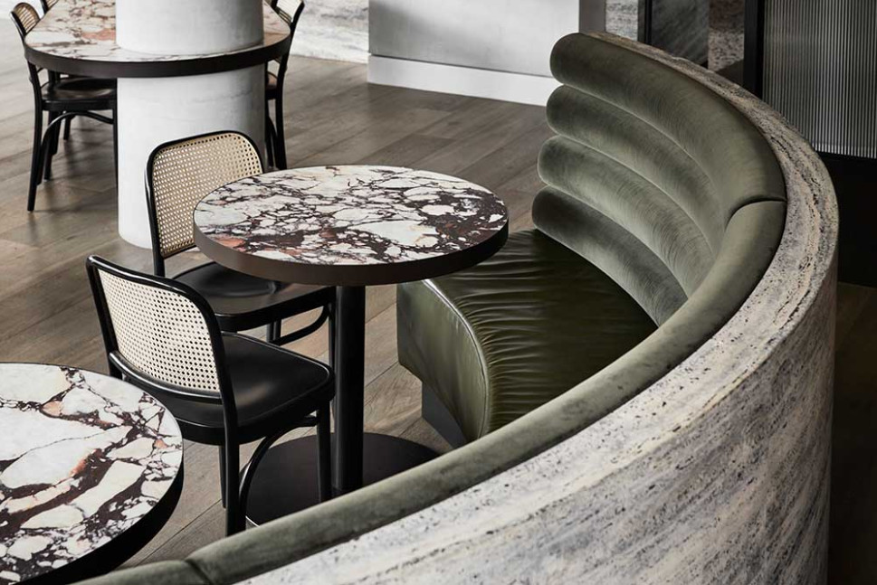 金色的;金黄色的;金的;金制的-66