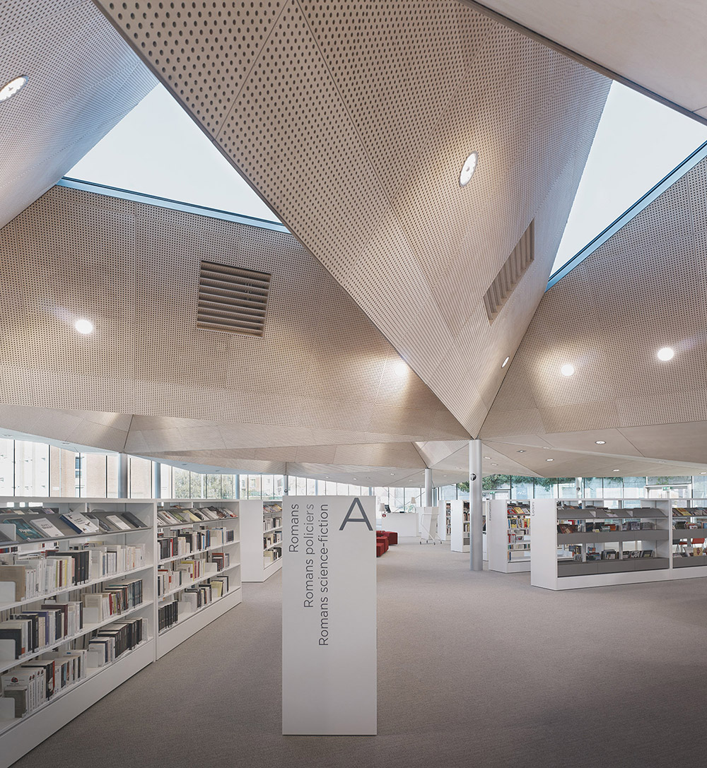 法国 La Madeleine 媒体图书馆,工业风与温暖环境的完美融合-21